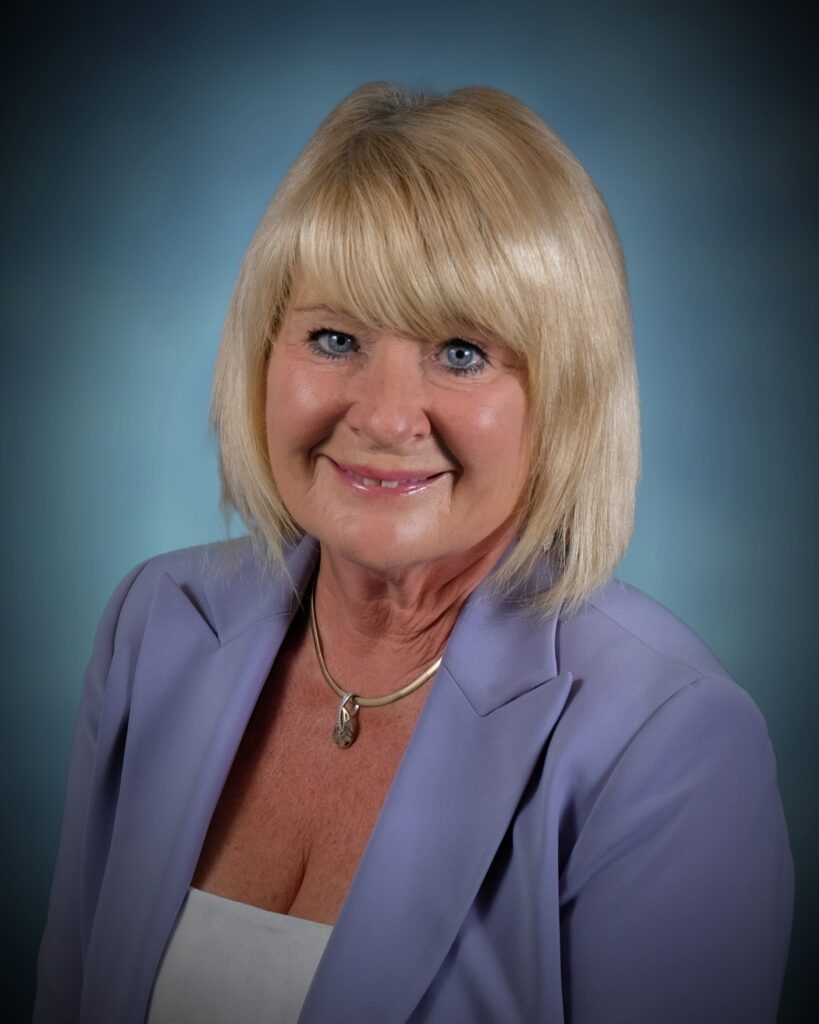 Lynda Holmes