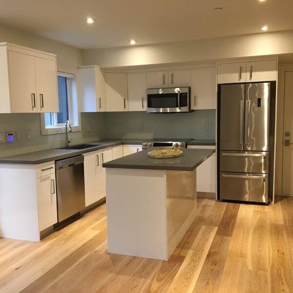 Newer One Bedroom Suite in White Rock