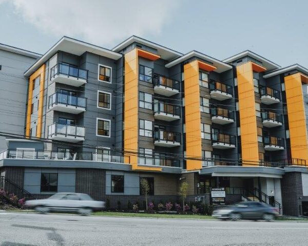 Spacious One Bedroom and Den in Abbotsford