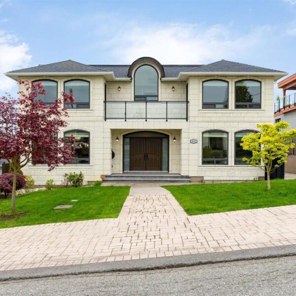 Warm and Welcoming Spacious 3 Bedrooms Suite – White Rock