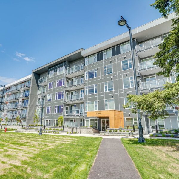Spacious Two Bedroom and Den in Steps from Skytrain!