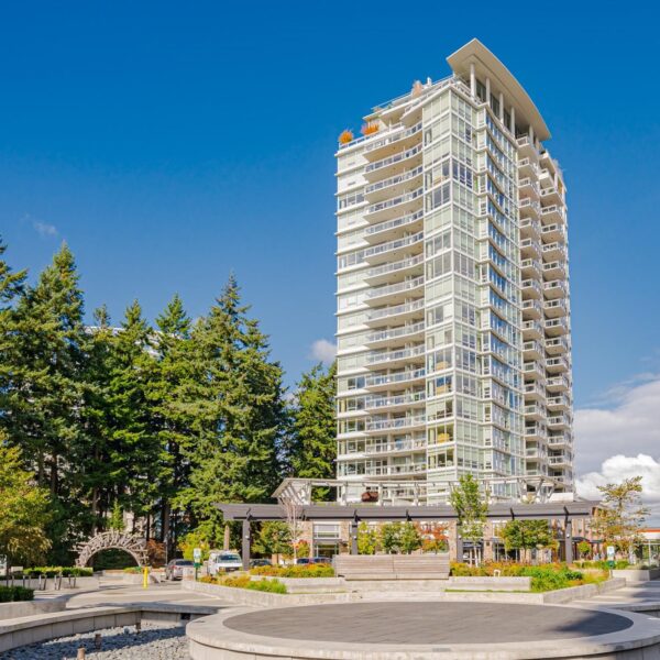Uptown White Rock Living Concrete Building 1 Bed/Large Den/1 Full Bath