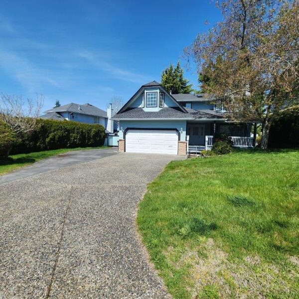 Beautiful Four Bedroom Single Family Home in Cloverdale with Yard