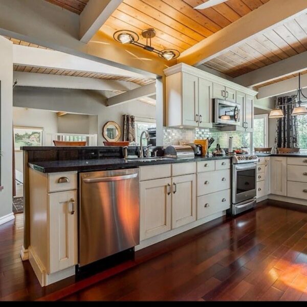 Crescent Park 4 Bedrooms House