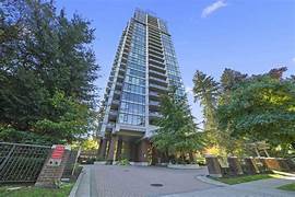 Bright and Spacious One Bedroom plus Den Home by Edmonds Skytrain Station