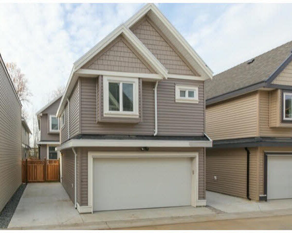 One Bedroom Coach Home in Cloverdale with Parking