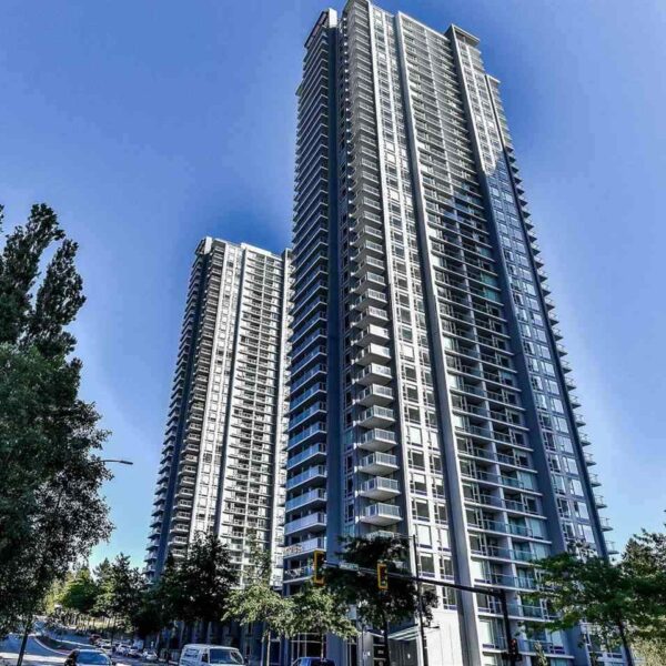 Great Location Light and Bright 7th Floor Condo