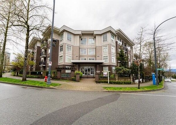 Surrey, 2 Bed/2 Bath, Gateway Station 