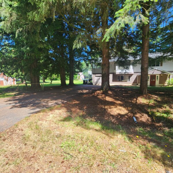 Four bedroom Single Family House in Salmon River Langley on Half an Acre