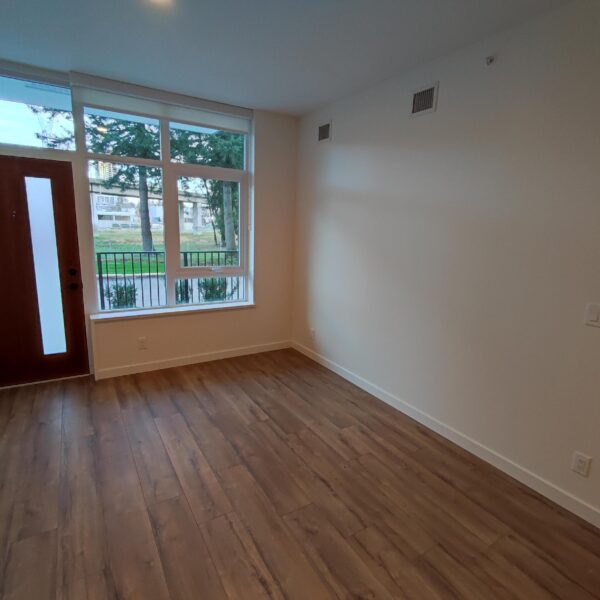 Spacious Ground Floor 1 Bedroom Plus Den