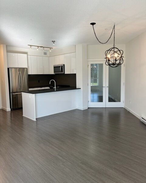 Prescott Commons 1 bedroom/Large Enclosed Flex Room/1 Full Bathroom 