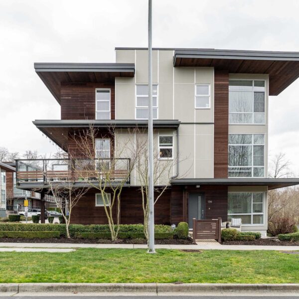 Corner Unit at The Breeze 4 Bedrooms / 3.5 Bathrooms 