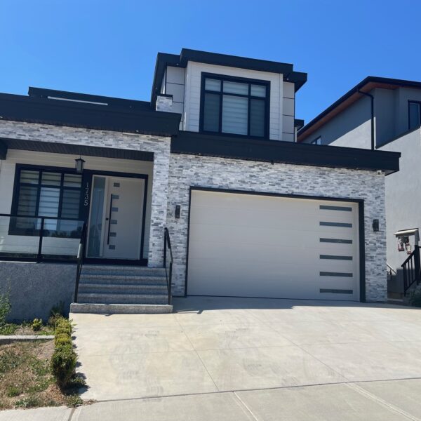 Stunning Contemporary Style Upper 5 Bedroom/4 Bathroom Home