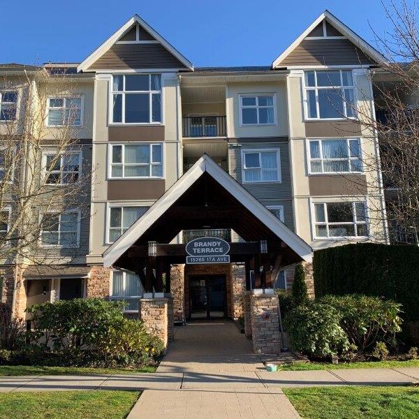 Bright & Spacious Top-Floor 2 Bedroom/2 Bathroom