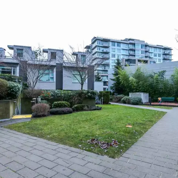 Uno. Unique One Bedroom in Mount Pleasant Neighborhood - Vancouver