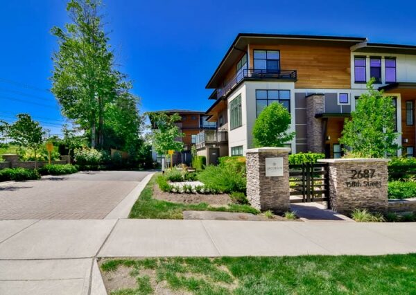 Jacobsen Townhome 3 Bedrooms/4 Bathrooms Prime Location Near Morgan Crossing