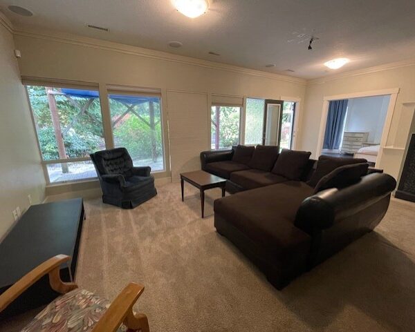 Walk-Out Ground-Level Suite – 2 Beds + Den in Ocean Park