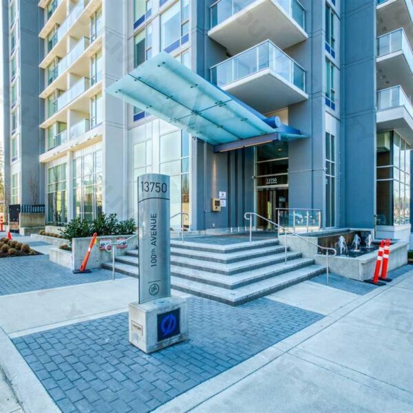 Park Avenue. One Bedroom Close to King George Skytrain Station