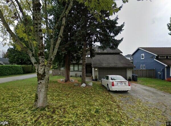 Beautiful Two Storey/3 Bedroom Plus Den Home in Heart of Semiahmoo Catchment