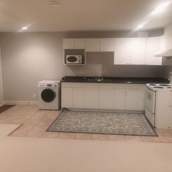 Lovely, Large Studio in the Area of Elgin's Forest Ridge