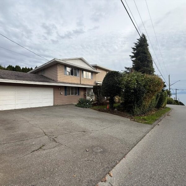 Breathtaking Ocean-View 5 Bedrooms, 4 Bathrooms, Prime Westside in White Rock!