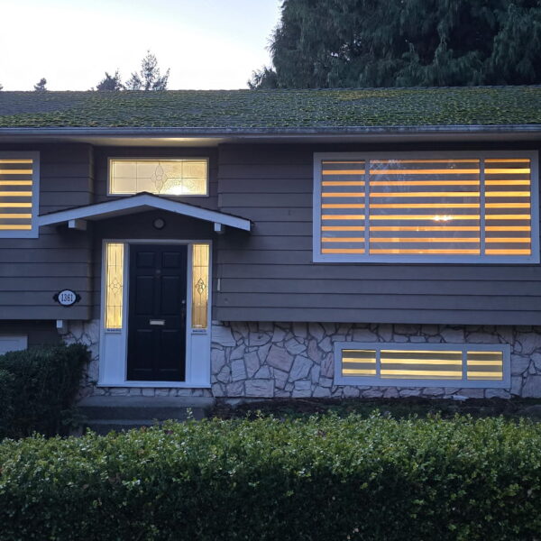 A Charming Home located in a Quiet Neighborhood with a Spacious Backyard 