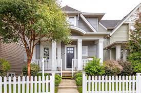 Beautiful & Bright Three Bedroom Plus Den Upper Home