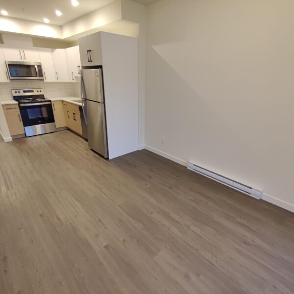 Central48. Spacious One Bedroom and Den