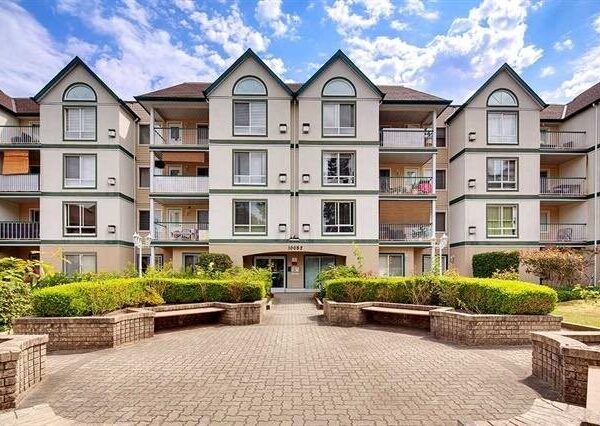 Lovely Updated 1 Bed Condo, Central Surrey, 2 Parking Spaces