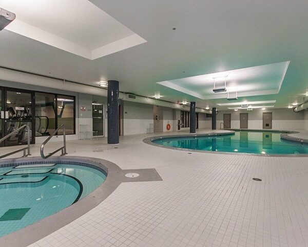One Bed and Den Condo with Parking Amazing Leisure Facilities