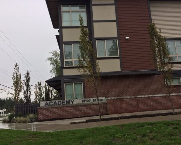 Fleetwood Quality 3 Bed Townhome-Prime Location