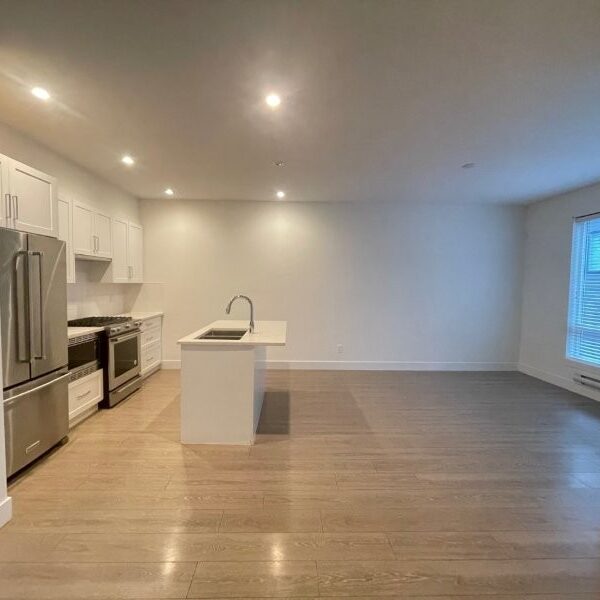 Berkeley Village Townhouse Two Bedrooms Plus Den