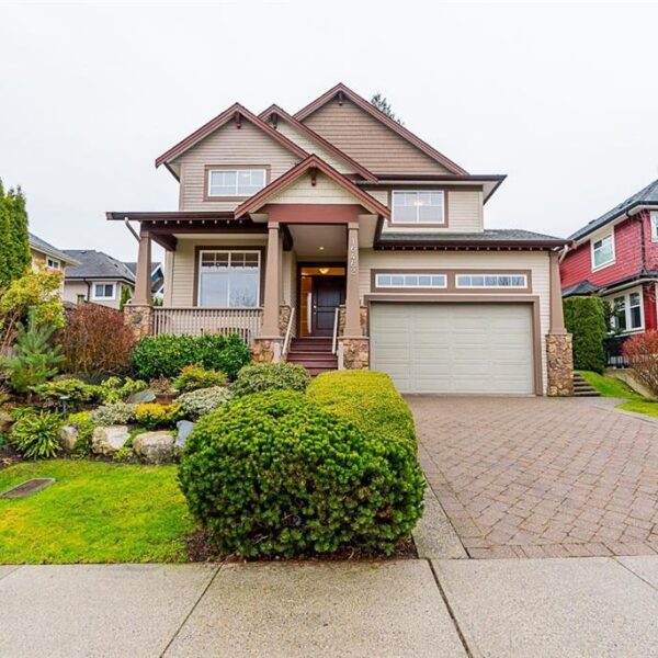 Beautifully Presented and Spacious Upper Level Home in West Cloverdale