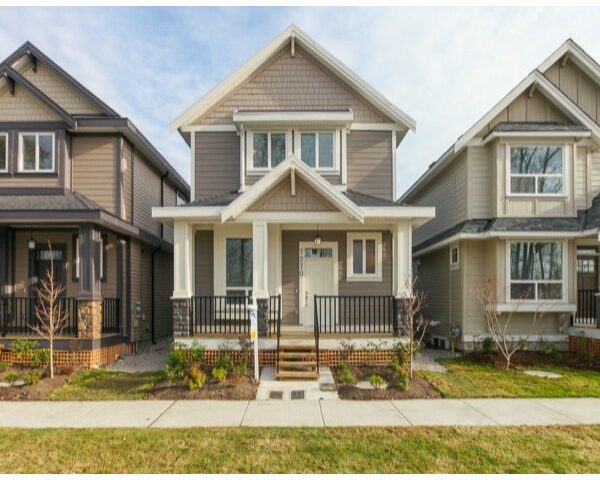 Beautiful Five Bedroom Full House with Two Bed Suite in Clayton, Cloverdale