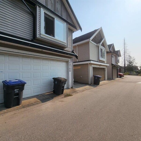 One Bed Coach House in Cloverdale with Parking