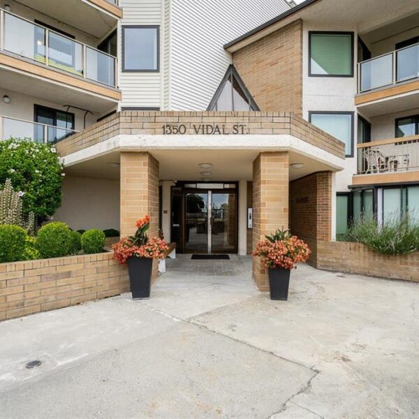 Bright & Spacious 2 Bed 2 Bath Condo with Panoramic City Views