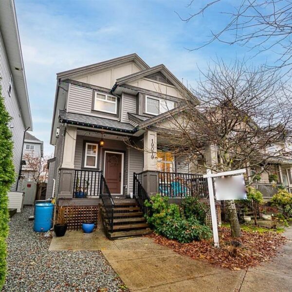 Fantastic Five Bed Main House with Den in Clayton with Central AC 