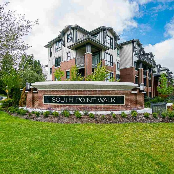 South Point Walk - Bright & Spacious Corner Unit 2 Bedroom/ 2 Bathroom/Den 