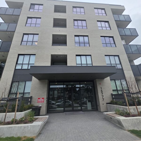 Modern One Bedroom Plus Den Fleetwood Village 2