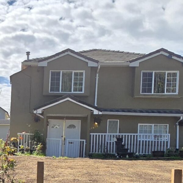 Spacious Two Bedroom/One Bath Suite Centrally Located in Surrey