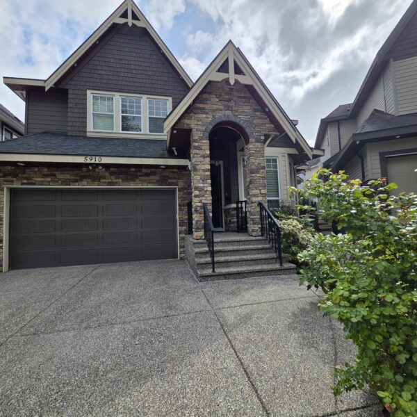 Centrally Located, Spacious Two Bedroom/One Bathroom Suite