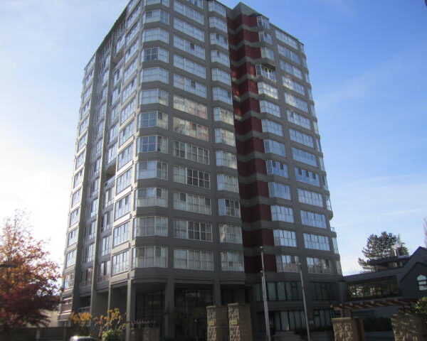 Chancellor Place. Bright, Well Maintained One Bedroom/One Bathroom 