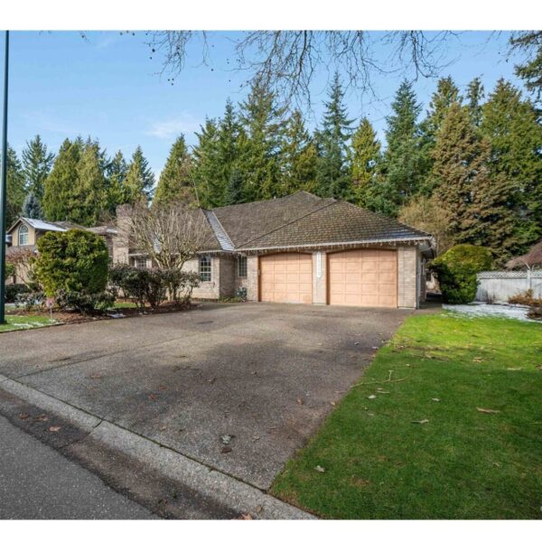 Prestigious Elgin Area 4 Bedroom Home