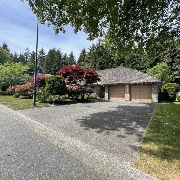 Prestigious Elgin Area 4 Bedroom Home