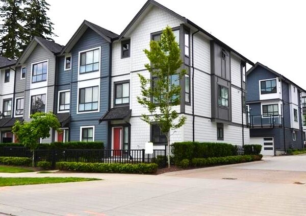 Spacious & Stylish Townhouse in South Surrey