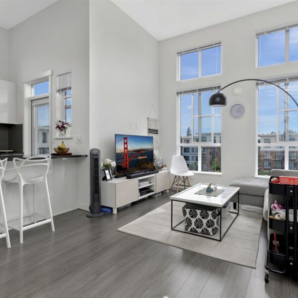 Top Floor SW Corner Prescott Commons 2 Bedroom - 2 Bathroom - 2 Parking - Storage locker