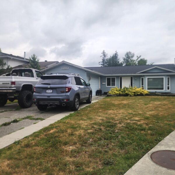Beautiful Three Bedroom Rancher with Large Backyard in Walnut Grove, Langley
