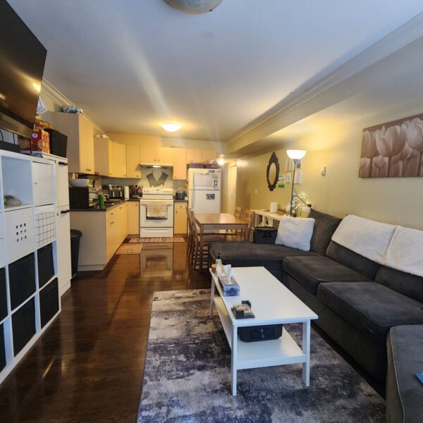  Beautiful Three Bed, Two Bath Ground Level Suite in Willoughby with Parking