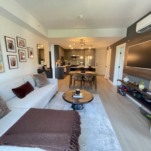 King + Crescent Furnished Condo in South Surrey