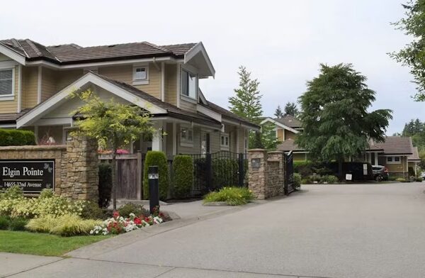 Executive 4-Bedroom Townhouse/Never Previously Rented/Gated Elgin Pointe /4 Bedrooms/3.5 Bathrooms 